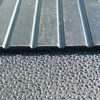 Badi_farm_tappeti_gomma_pavimenti_box_cuccia_cavallo_cane_lastra_allevamento_vulcanizzata_scuderia_stalla