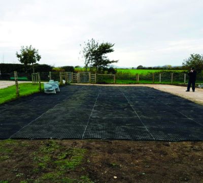 Badi_farm_tappeti_gomma_pavimenti_box_cuccia_cavallo_cane_lastra_allevamento_vulcanizzata_scuderia_stalla