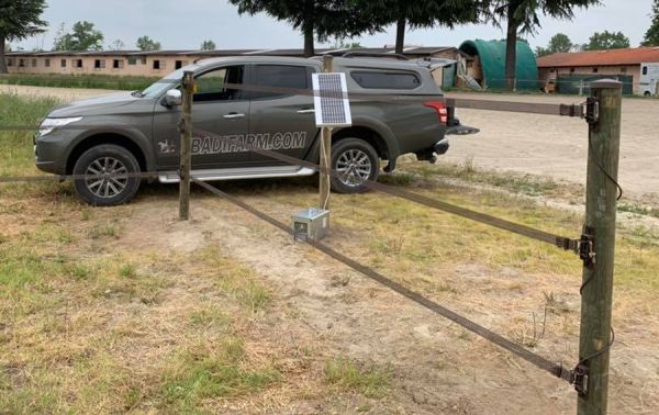 Installazione recinto a nastro Badi Farm