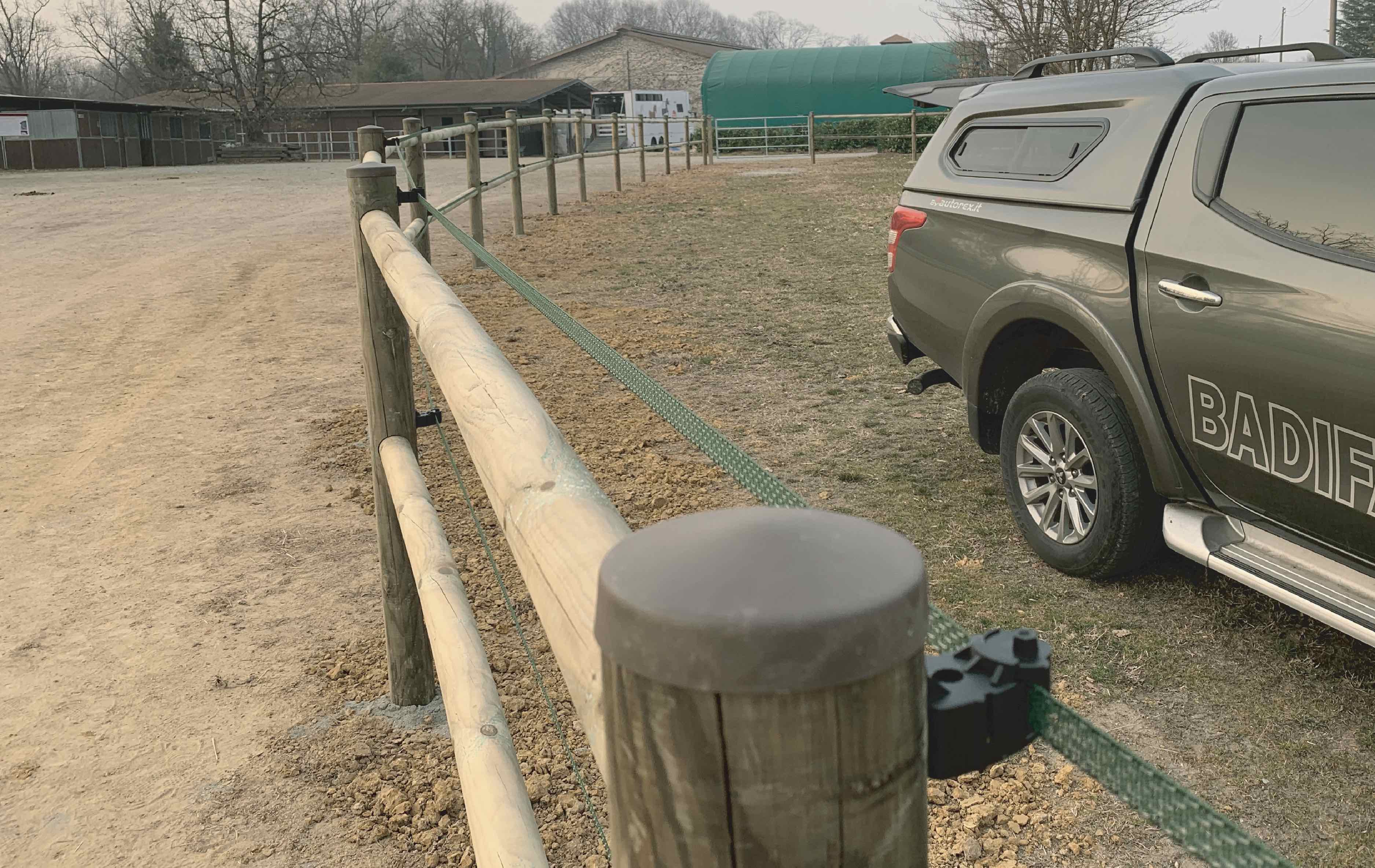 Pali in legno tondo con nastro